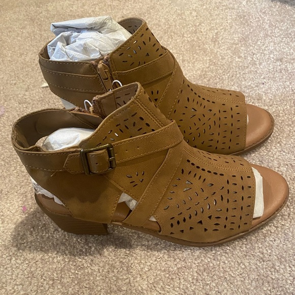 Justice Peep-Toe Zip-up Ankle Boots,  Size 7, NWT - Picture 3 of 9